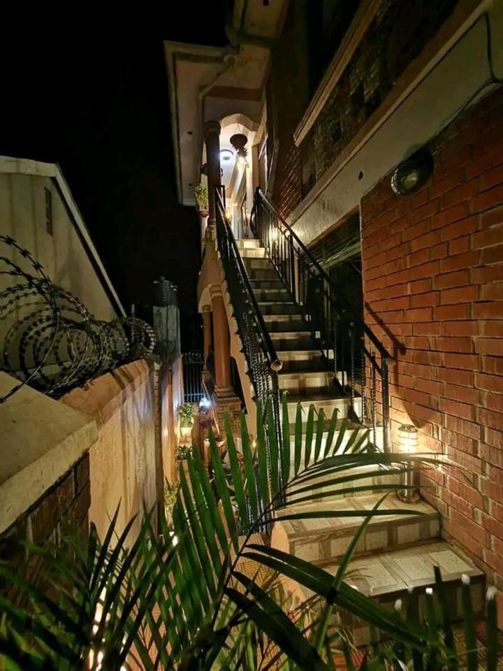 Albert Suites & Apartments Entebbe Exterior photo